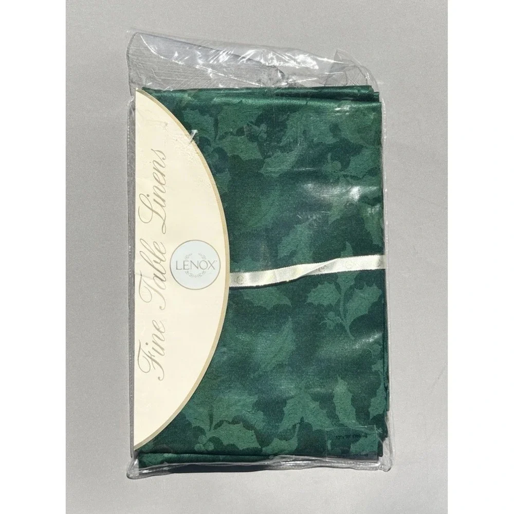 Lenox Holiday Tablecloth Holly Jacquard Green 52x70 and 12‎ Napkins Christmas